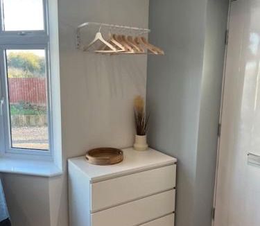 Cribbs Causeway Apartment | Abbotsbury 1 bed studio opposite UWE free parking