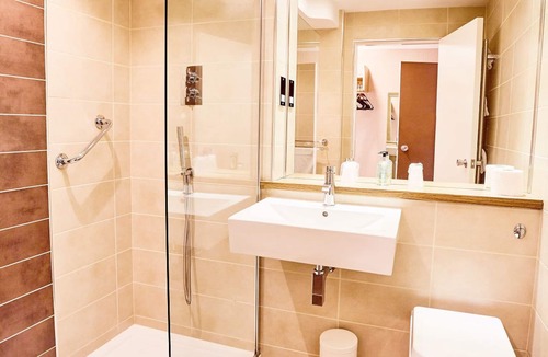 Dumbarton Hotel | Abbotsford Hotel