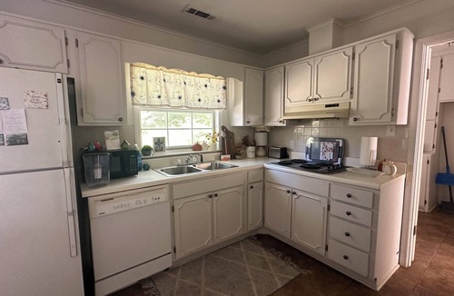 Helena House | Abby Lane- a charming home on a safe and quiet street with a nice forest view
