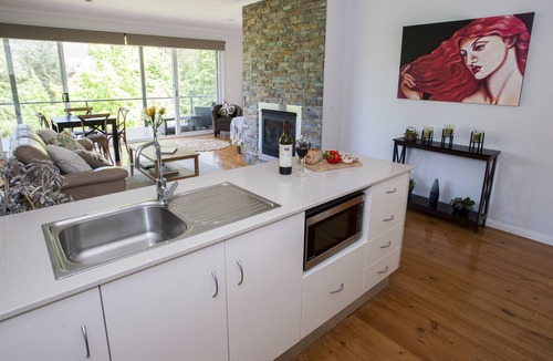 Wandiligong Cottage | Abby's Cottages