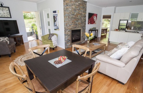 Wandiligong Cottage | Abby's Cottages