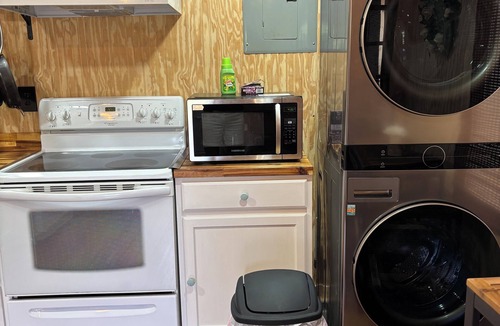 Union Cottage | Abby's Oasis. 1 BR, 1B tiny house with extra sleeping loft