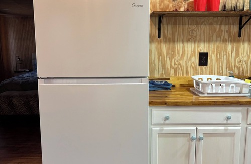 Union Cottage | Abby's Oasis. 1 BR, 1B tiny house with extra sleeping loft