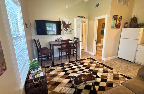 Fredericksburg Cottage | Abby's Place 5 - Cowgirl Up!