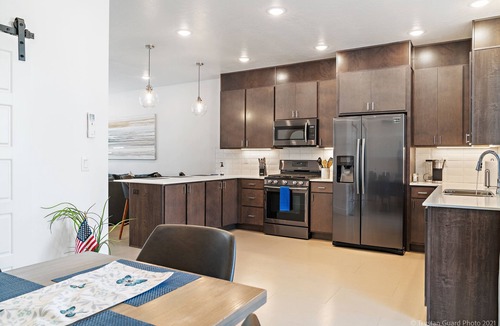 St. George House | Abby's Retreat 4 Bedroom Townhouse by RedAwning