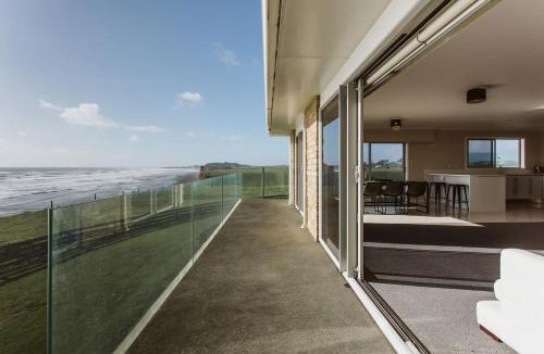 Bell Block Apartment | ABC on Wanaka Bay - beachfront home w. ocean views