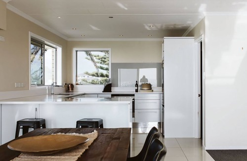 Bell Block Apartment | ABC ON WANAKA BAY SUPPORT LOCAL
