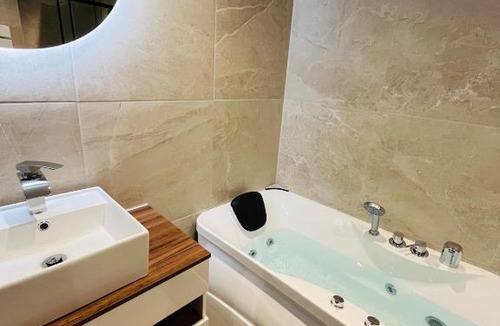 Falaise Apartment | Abelia YourHostHelper