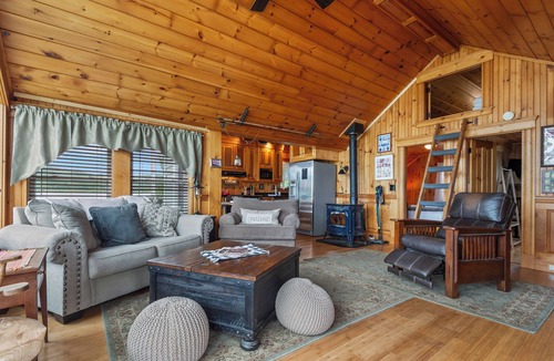 Rangeley Plantation House | Abenaki - Snowmobile from your doorstep! 20min from Saddleback :)