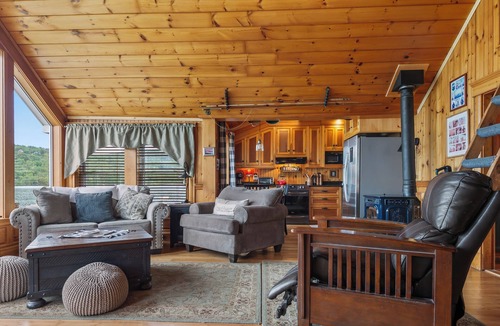 Rangeley Plantation House | Abenaki - Snowmobile from your doorstep! 20min from Saddleback :)
