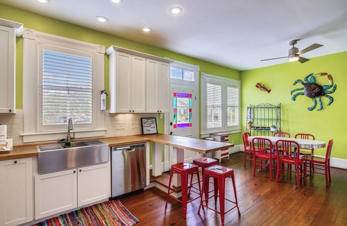 San Jacinto Cottage | Abfab Seaside Cottage by Ryson Vacation Rentals