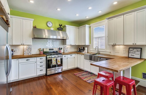 San Jacinto Cottage | Abfab Seaside Cottage by Ryson Vacation Rentals