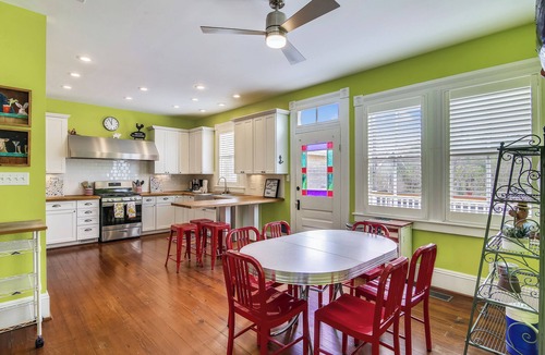 San Jacinto Cottage | Abfab Seaside Cottage by Ryson Vacation Rentals