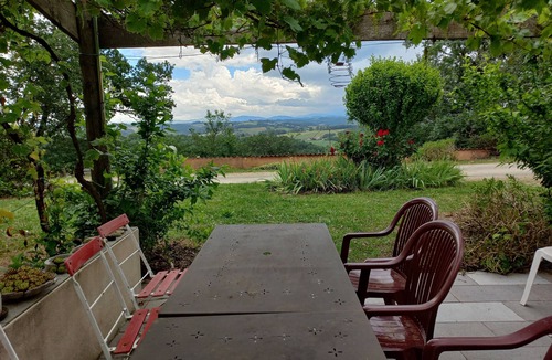 Esplas House | Abgeschiedens Haus mit Aussicht auf die Pyrenäen. Geeignet für Familien