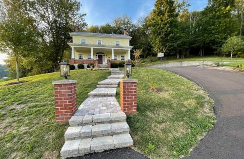 Abingdon House | Abingdon Family Getaway w/Porch & Views!