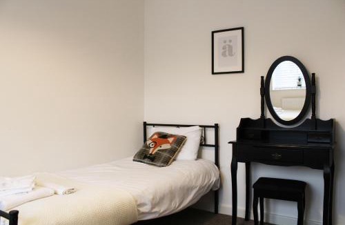 Abingdon Apartment | Abingdon - Private Flat with Garden & Parking 02