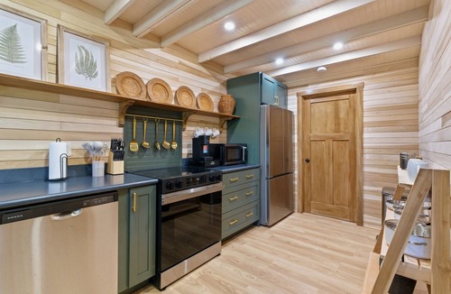 South Bloomingville Cabin | Abode at Blue Creek | NEW Hot Tub, Arcade