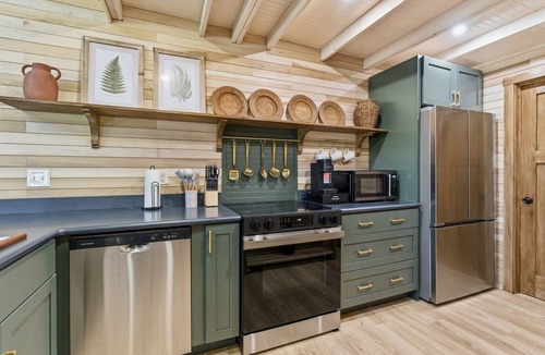 South Bloomingville Cabin | Abode at Blue Creek | NEW Hot Tub, Arcade