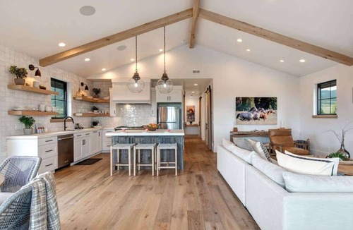 Kamas House | Abode at Journey's End, hot tub, fire pit, lake access, estate