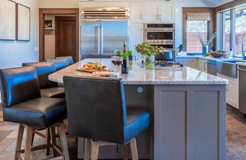 Jackson House | Abode at Sage Springs, Teton views, guest house