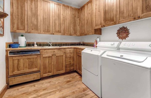 Warm Springs Apartment | Abode at Silvertip, estate with 4 cabins, fishing