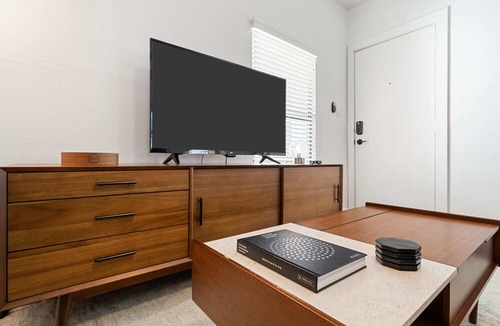 Montrose Apartment | Abode | Montrose | 2-Bedroom