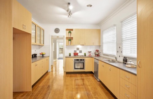 Yarraville House | ABODE ON ADENEY FREE WIFI PET FRIENDLY