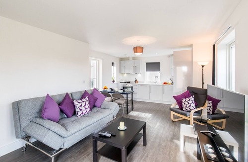 Hemel Hempstead Apartment | Abodebed - Oval View