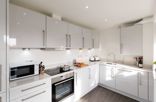 Hemel Hempstead Apartment | Abodebed - Oval View