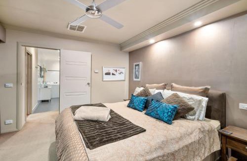 Mansfield Apartment | About Time Retreats- Studio Seven