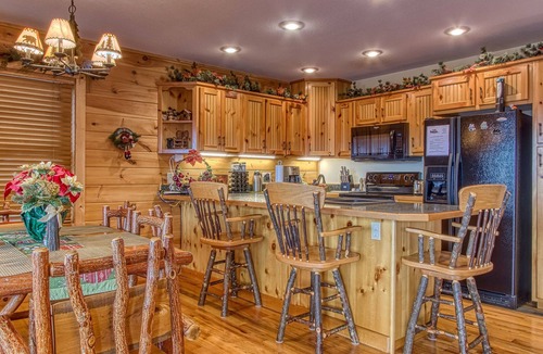 Smoky Mountains Cabin | Above Awe - 2BR/2.5BA Awesome View of Wears Valley
