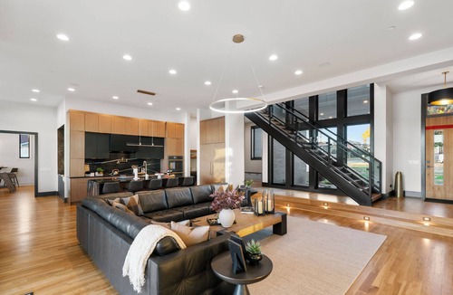 Hendersonville House | Above Glass House on Old Hickory