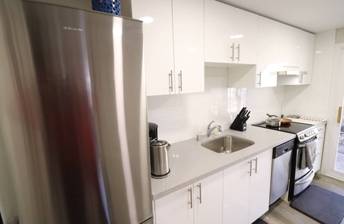 Thornhill House | Above Ground 2-bedroom townhome with Private backyard/bbq in Thornhill