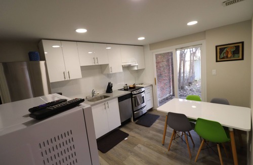 Thornhill House | Above Ground 2-bedroom townhome with Private backyard/bbq in Thornhill