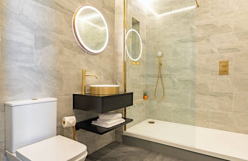 Burnley Hotel | Above hotels