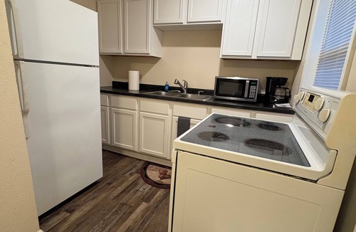 Bedford Apartment | Above It All. Chic 2-BR Apt with AC, WiFi in Bedford. We are hands on Owners.