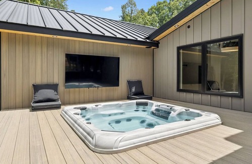 Marrowbone House | Above Nashville Bison Ranch | Private | Wildlife Preserve |