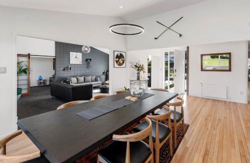 Rotorua Villa | Above Par Golf Course Villa with Hot Tub 4bd3bth