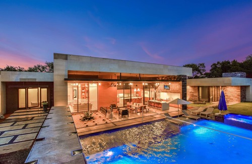 Austin House | Above Pinnacle I Modern Luxury | Pool & Spa | Casita I Luxury Services