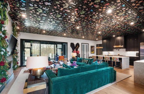 Hillwood House | Above Starburst Estate | Pool | Luxury| Fun I Services