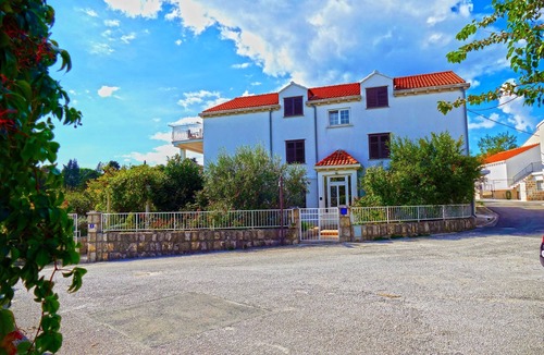 Bosanka Apartment | Above the Blue: 1BR Peaceful Horizon Pool&Terrace