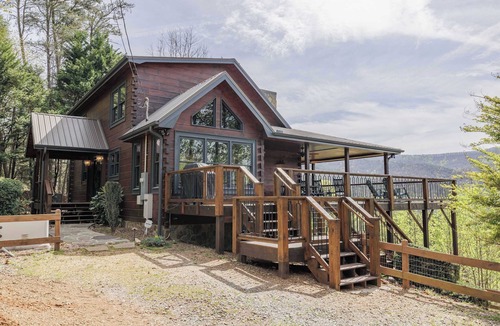 Blue Ridge Cabin | Above The Clouds Cabin: Hot Tub, Mountain Views & Hiking Trails!