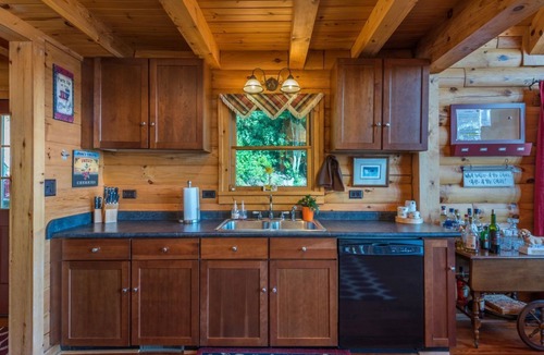 Old Fort Cabin | Above the Clouds | Pet-Friendly Log Cabin with Hot Tub & Epic Views!