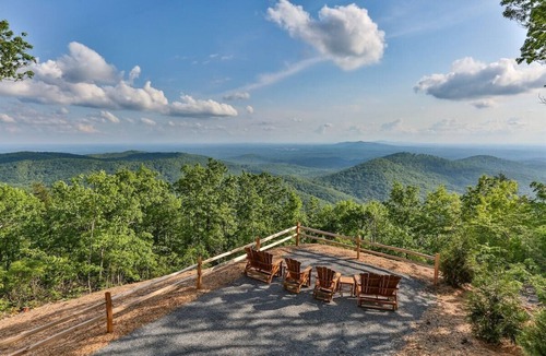 Jasper Cabin | Above The Clouds | Talking Rock, GA