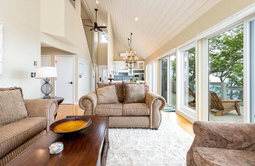 Roseland House | Above The Clouds with Wintergreen Advantage