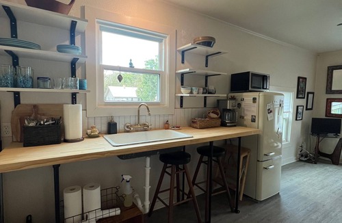 La Grange Apartment | Above the pink stairs ~ a quiet eclectic garage apartment.