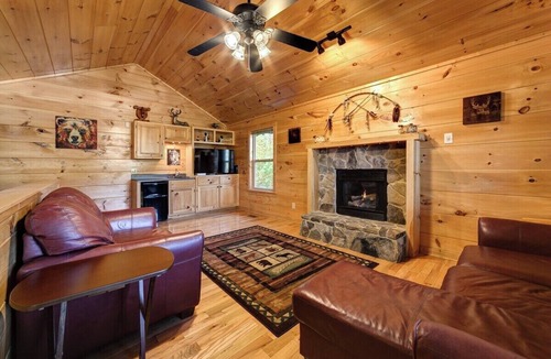 Helen House | Above The Rest - Tranquil Cabin Overlooking Helen