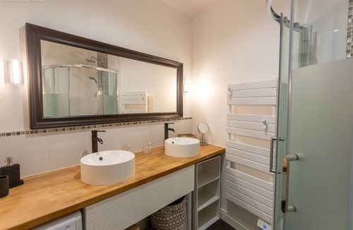 Cauterets Apartment | Above the roofs