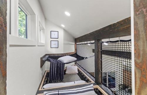 Bentonville House | Above The Trees-Hot Tub-On MTB Trail-Unique&Luxury