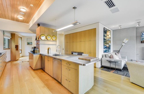 Tarrytown House | Above Waterfalls I Premier | Party Dock I Pool I Theater I Luxury I Services